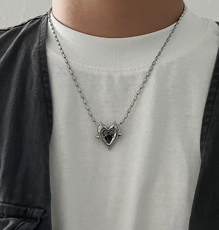 CHAIN HEART PENDANT NECKLACE